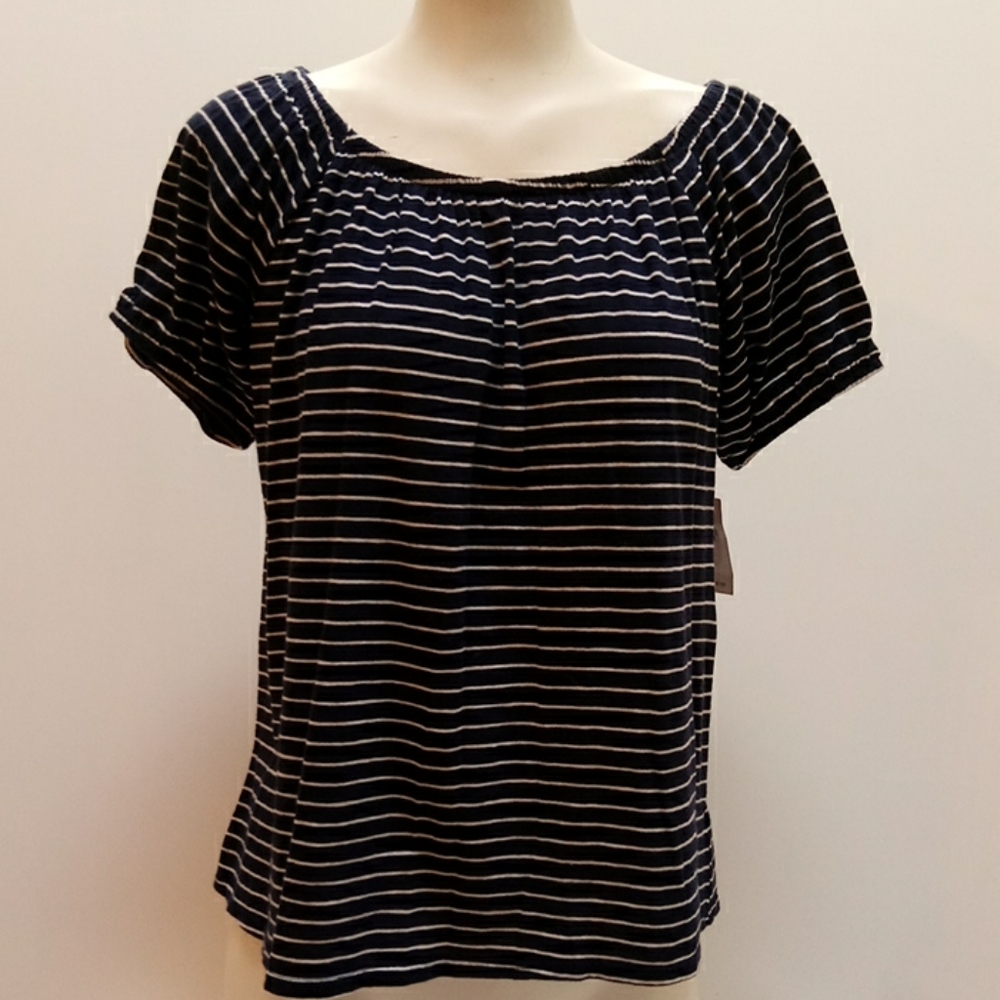 Old navy short sleeve shirt